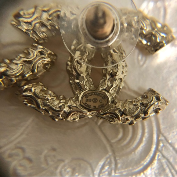 🍂 FALL SALE 🍂 Chanel Large Textured CC Logo Earrings GHW - Picture 6 of 6